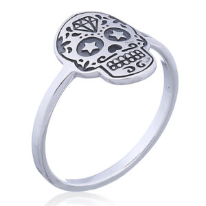 A starstruck sterling silver skull ring