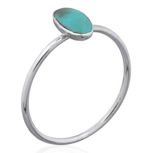 A oval turquoise silver stack ring