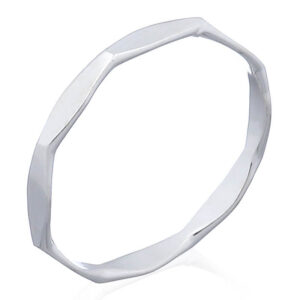 A faceted plain ring in sterling silver 925