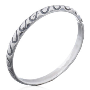 A link of waves on 925 sterling silver ring