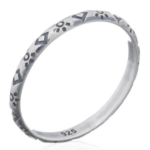 A sun and diamond surrounded on sterling silver ring