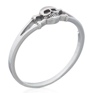 A skull with bones cross silver 925 ring