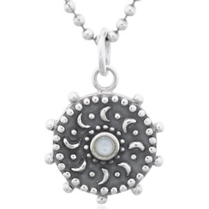 A mother of pearl sun 925 silver pendant