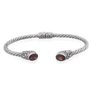 A garnet in ovate bohemian hinged 925 silver bangle