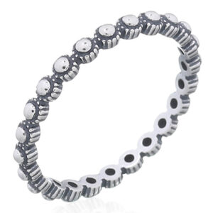 A 925 silver ring row of dotted flowers