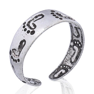 A footprints in the sand toe ring antiqued sterling silver