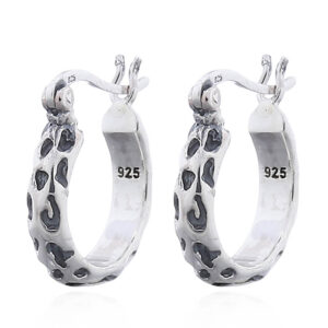 A pair of volumed pattern of rock 925 silver hoop earrings