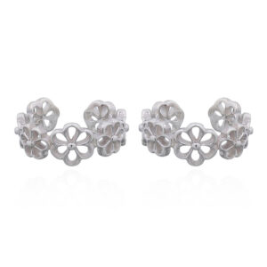 A pair of daisy flower linked 925 silver ear cuff