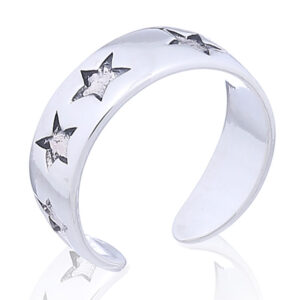 A sterling silver toe ring with embossed stars