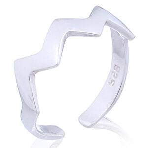 A zig zag plain silver toe ring