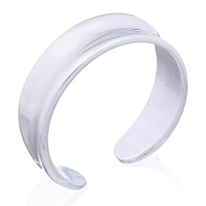 A stylish modern adjustable sterling silver toe ring
