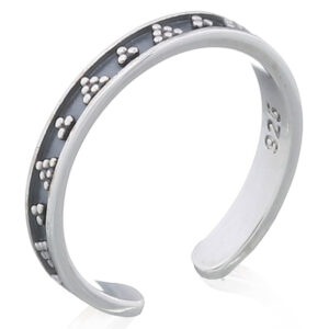 A pyramid dots surrounded 925 silver bordered toe ring