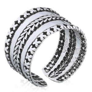 A bohemian x's tribal silver toe ring
