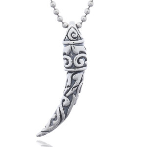 A gothic art silver horn pendant