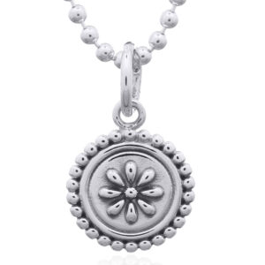 An adorable daisy flower 925 silver pendant