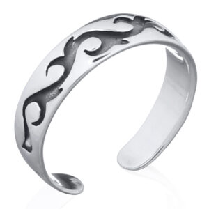 A sterling silver toe ring embossed antiqued tendril