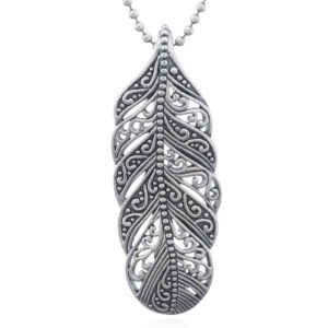 An ajoure antiqued feather in 925 silver pendant