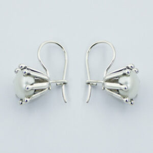 A pair of freshwater pearl earrings 925 silver open elegant flower cups