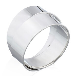 A handcrafted 925 sterling silver ring intricate striking spiral