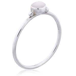 A round mother of pearl 925 silver ring