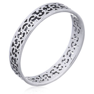 A silver band ring lace pattern openwork