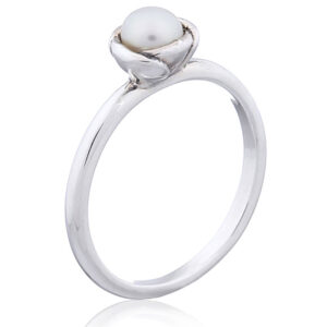 A 925 silver pearl ring floral design