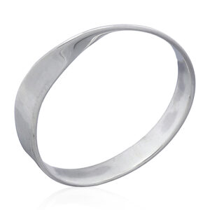 A 3 mm flat silver wire ring with a top twisted