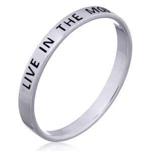 A live in the moment silver band ring