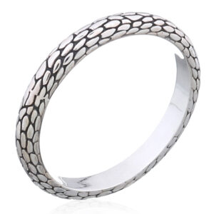 A sterling silver snake skin band ring