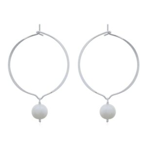 A pair of freshwater pearl circle silver wire hoop earrings
