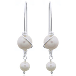 A pair of captivating dainty shell pearl drop earrings 925 silver