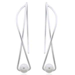 A pair of twisted 925 silver wire with shell pearl drop earrings