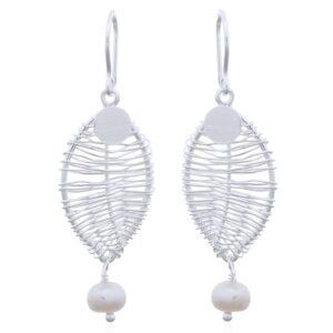 A pair of drop wirework marquise freshwater pearl 925 dangle earrings