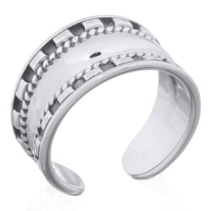 A highly polished 925 silver toe ring contrasting dark squares