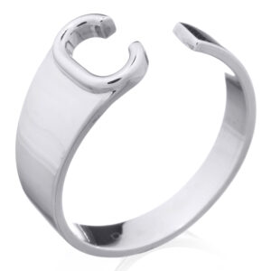 A sterling silver initial letter "c" ring