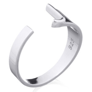 A sterling silver initial letter "j" ring