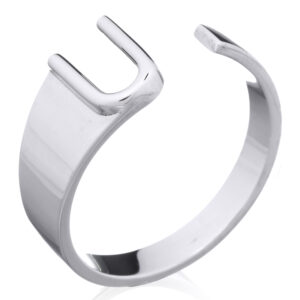 A sterling silver initial letter "u" ring