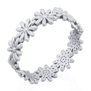 A linked daisies sterling silver ring