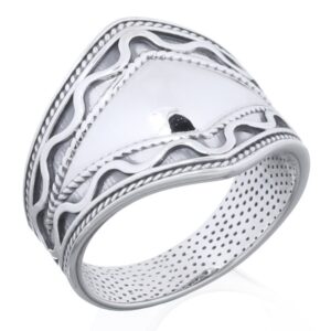 A wavy lines border rhombus highly polished silver ring