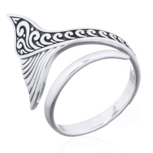 An attractive wave pattern whale tail silver ring