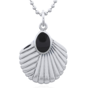 A shell with oval shaped black stone 925 silver pendant