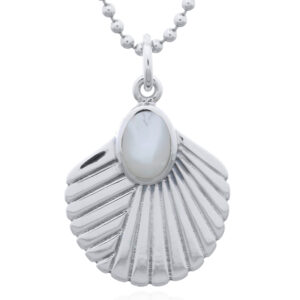 A shell with oval shaped mother of pearl 925 silver pendant