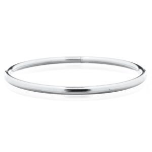 A lightweight round plain sterling silver bangle