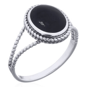 A stunning oval black stone 925 silver ring