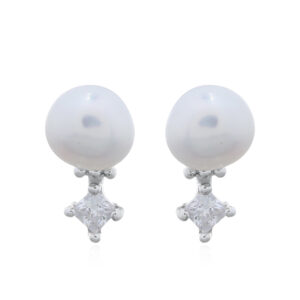 A pair of freshwater pearl with mini cz in 925 sterling silver stud earrings