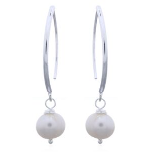A pair of freshwater pearls drop earrings on 925 silver stick hangers