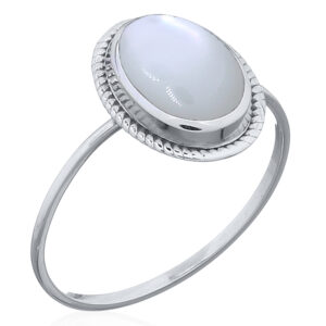 A 925 sterling silver rope edge oval mother of pearl ring